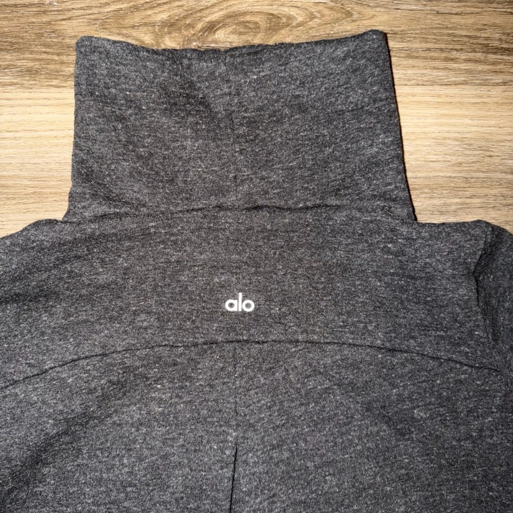 ALO Yoga Haze Turtleneck Pullover Sweatshirt Womens Medium Gray Cozy Athleisure - Picture 2 of 8